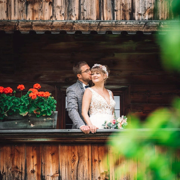 persoenliche-trauung-in-tirol Christina und Ray bei ihrer persönlicher Trauung in Tirol.